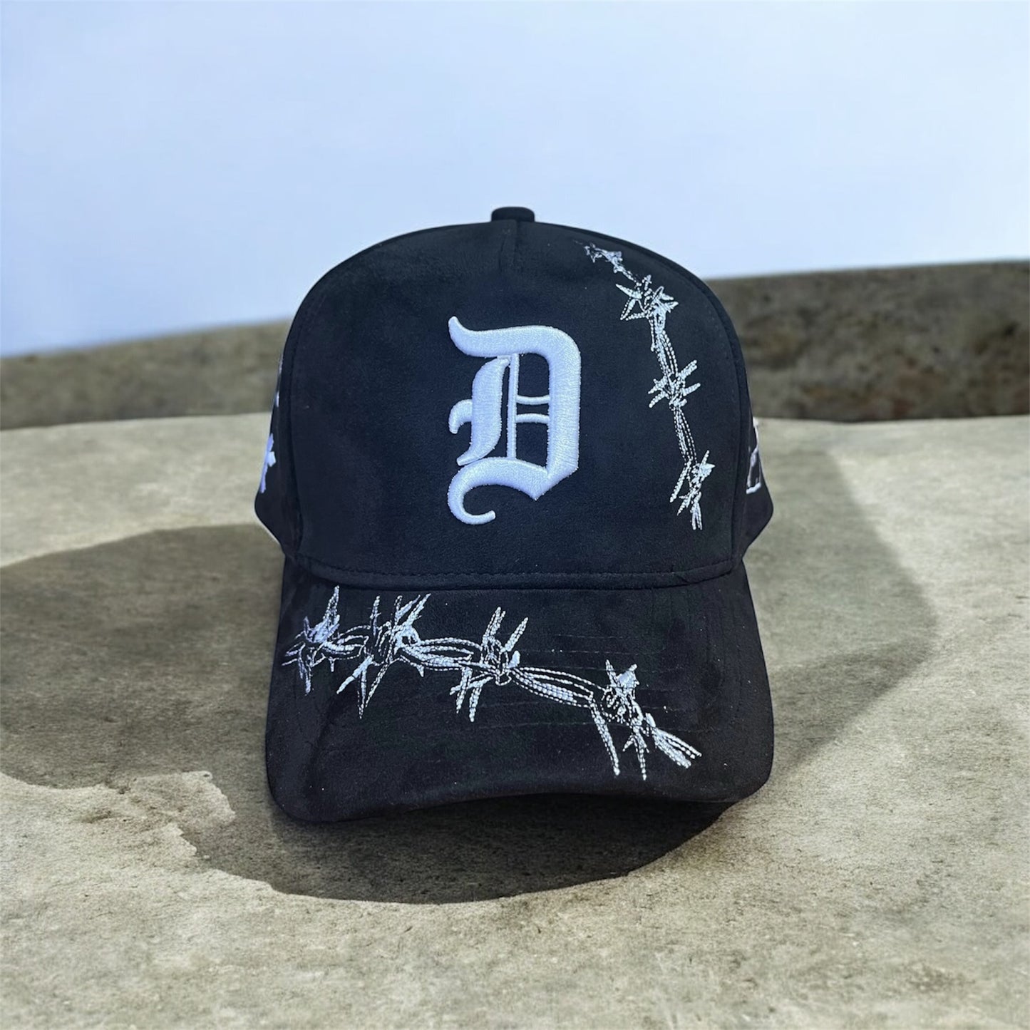 Black Thorn Hat